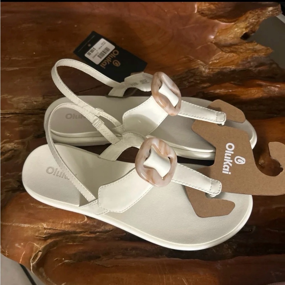 La‘i T–Bar $100 Women’s Strappy Beach Sandals- white sands size 7.5-8